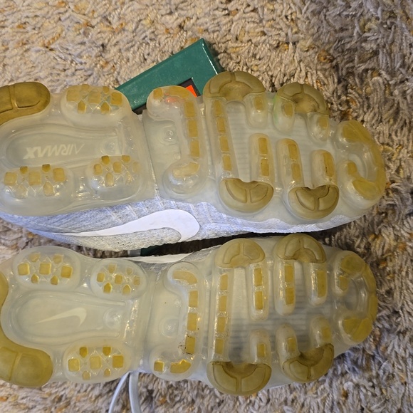 White Vapor Max - Picture 4 of 6